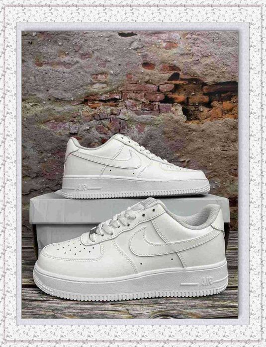 Sapatilhas Nike Air Force 1 branco com atacadores