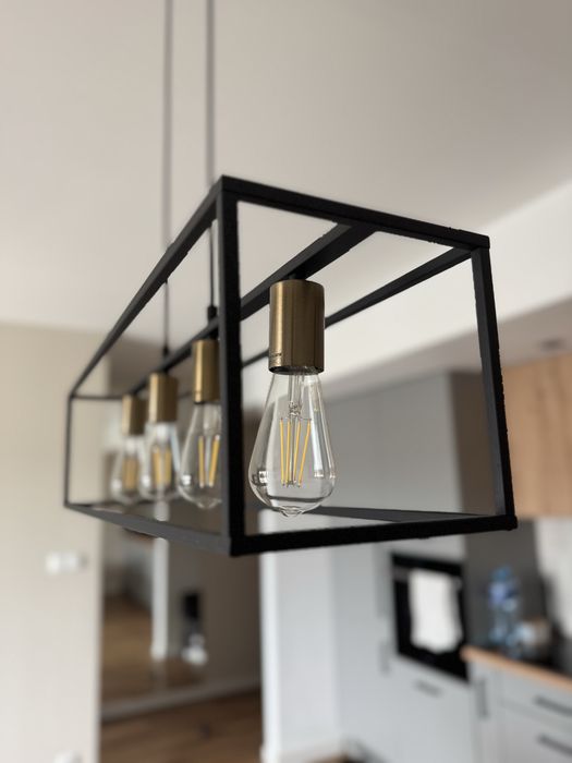Lampa wiszaca nad stół