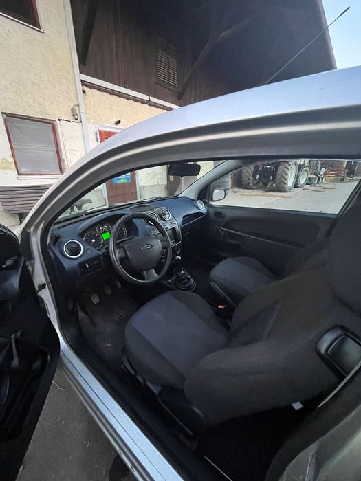 Ford Fiesta 1.3 — photo 5
