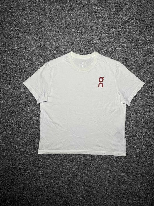 Жіноча футболка ON CLOUD - 100% Organic Cotton - Розмір М