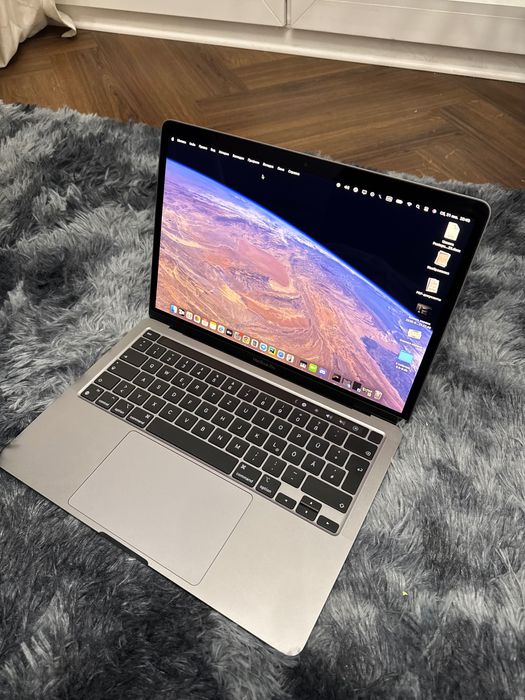 MacBook Pro 13″ (M2}, 24 GB RAM / 1 TB SSD Custom