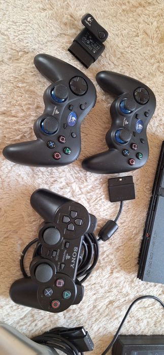 PlayStation 2 z akcesoriami
