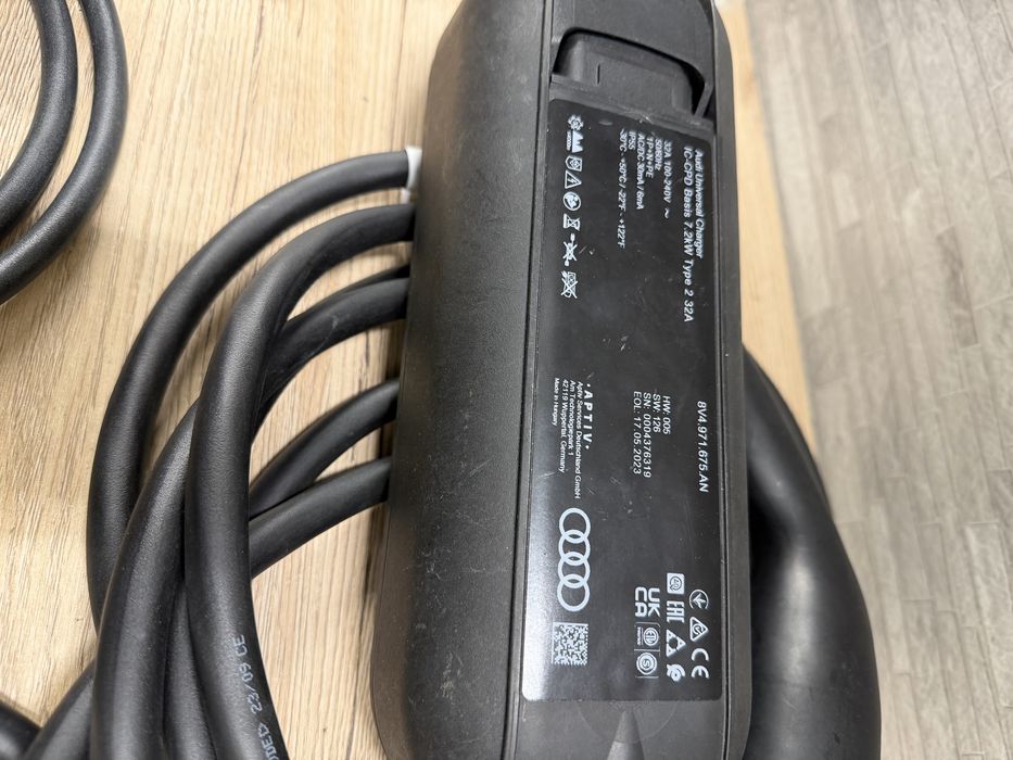 Оригінальний зарядний пристрій Audi E-Tron повний комплект, оригінал!