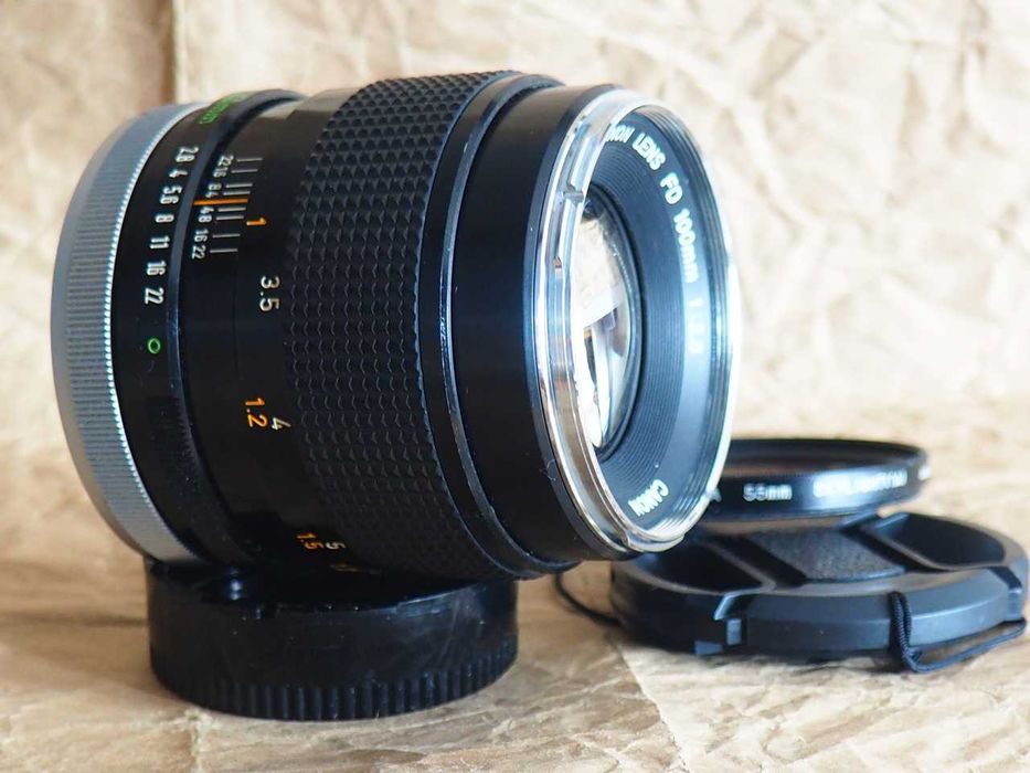 Obiektyw Canon FD 100mm f2.8 ”Silver Ring”.