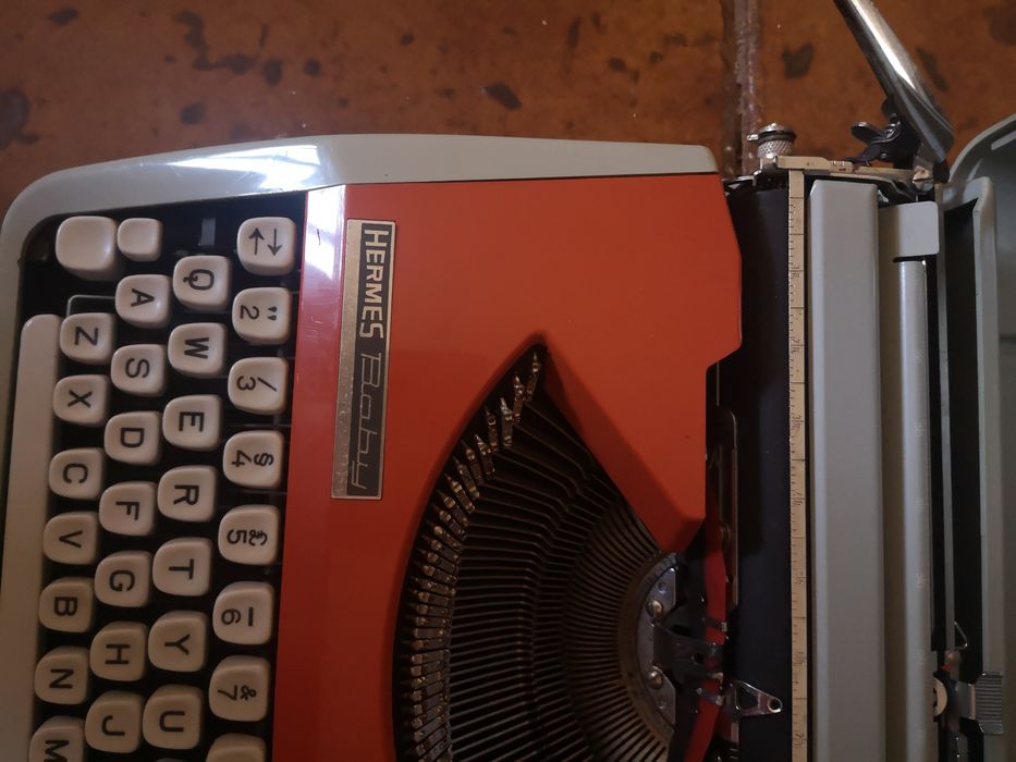 Máquina de escrever Hermes baby