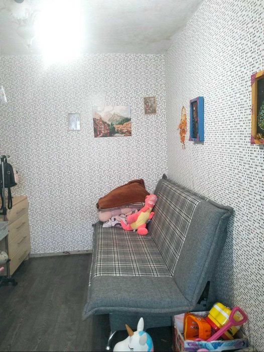 Продам квартиру 3 к у цегляному будинку пр Свободи біля метро