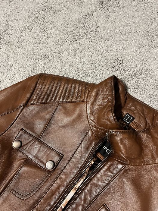 Шкіряна нова коричнева куртка