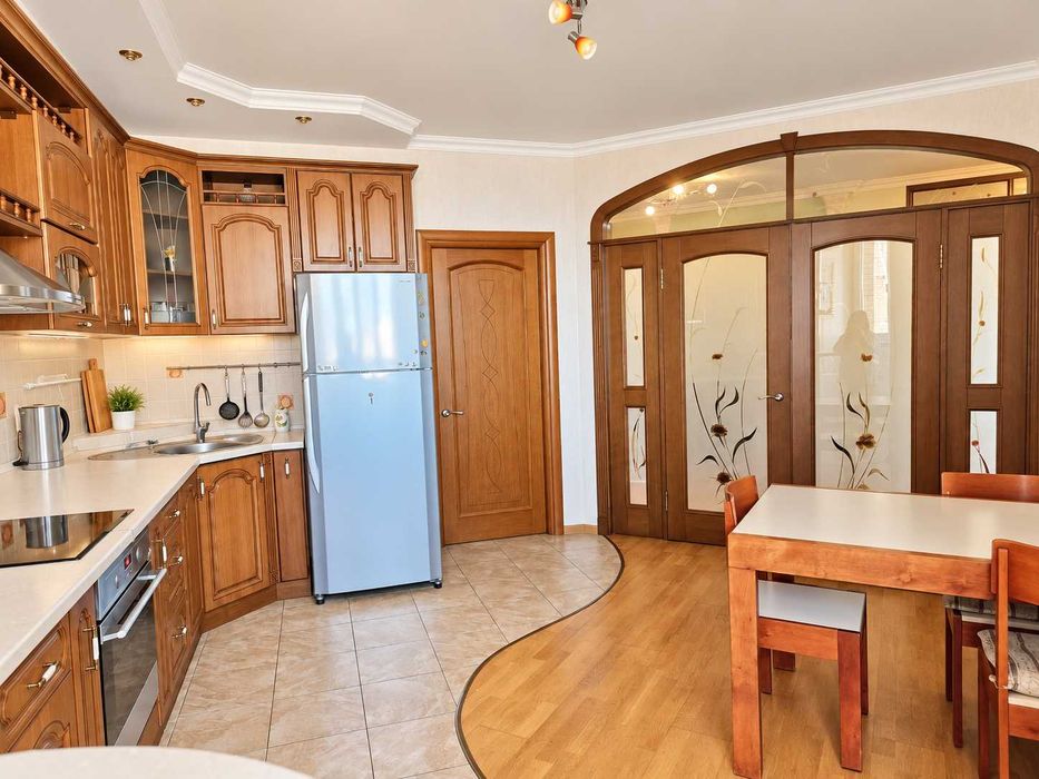 Простора 2-кімнатна квартира 90 м² у ЖК «Голосієво» /Голосіївський парк поруч/2 санвузли