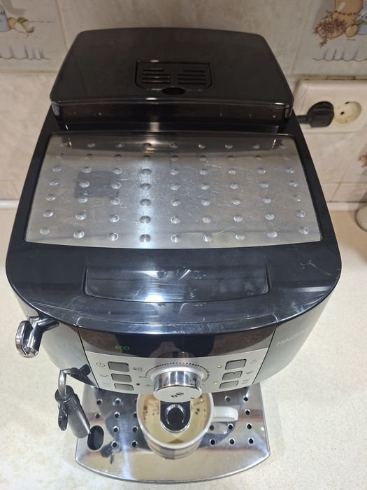 Кофемашина Delonghi Magnifica S 2020 год