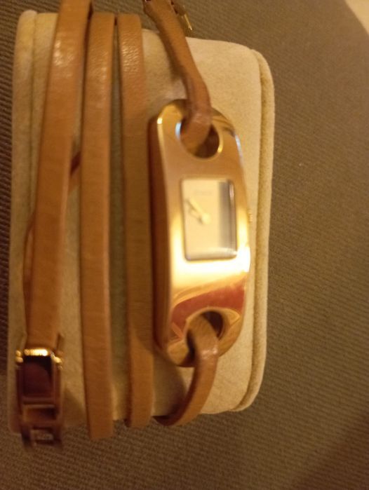 Relógio Gucci bracelete em pele camel