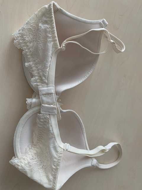 Kremowy biustonosz Debenhams rozmiar 65 DD