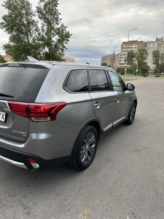 Продам автомобіль Міцубісі аутлендер