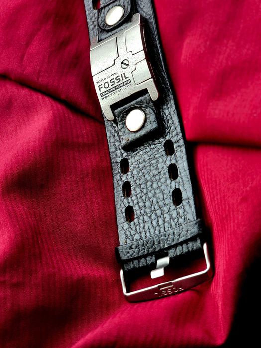 Продам кожаный браслет кожа металл от бренда Fossil