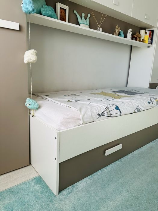 Cama juvenil com moveis arrumacao e opcao de acrescentar mais uma cama