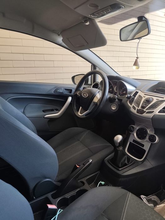 Ford Fiesta 2011 — photo 2