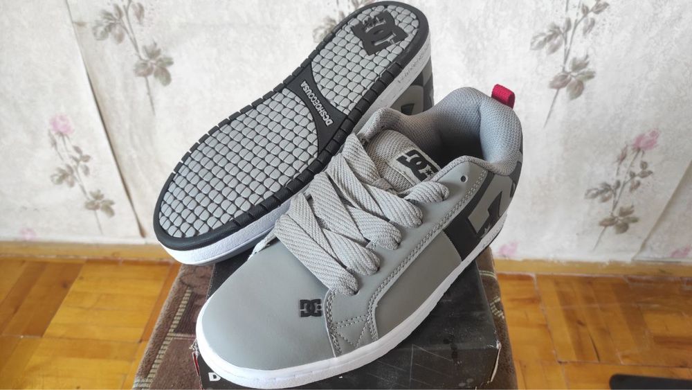 Чоловічі Кроссівки Dc Court Graffik SQ 40 розмір