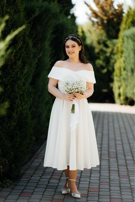 Біла сукня ідеальна для розпису або інших важливих подій