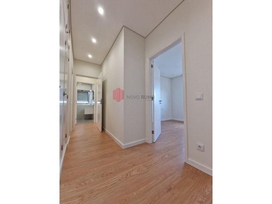 Apartamento T4 para arrendar.