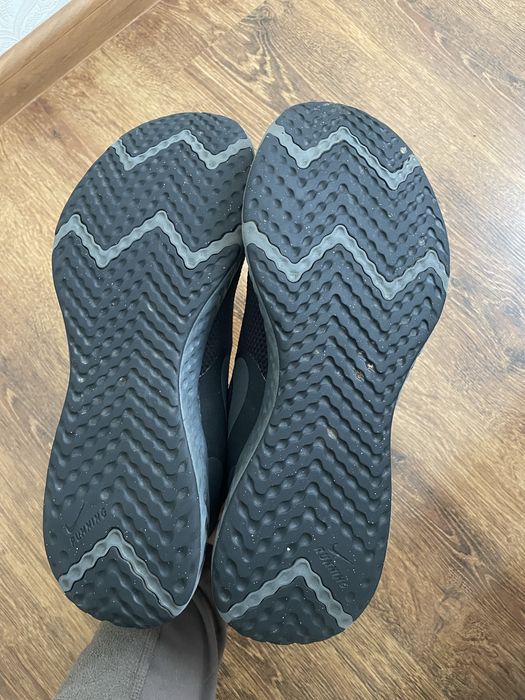 Кросівки Nike Revolution