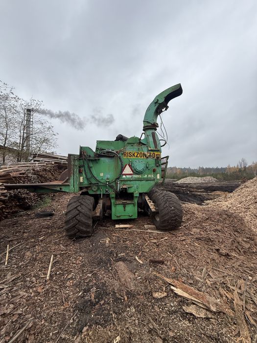 В продажі дробільна машина для дерева на базі харвестера 6*6