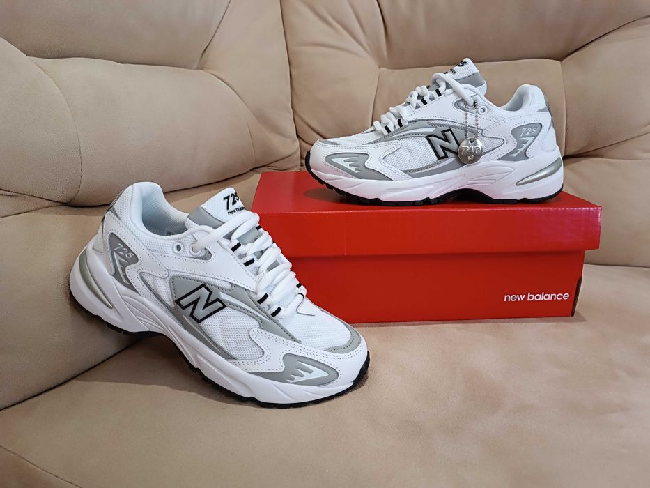 Жіночі кросівки New Balance 725