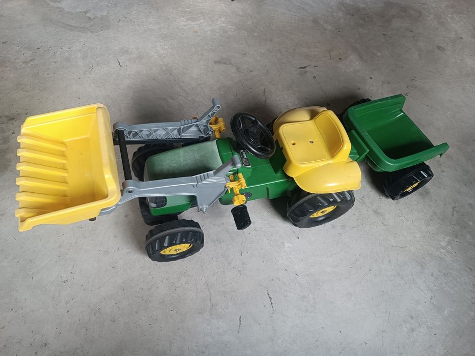 Traktor z przyczepą John Deere na pedały