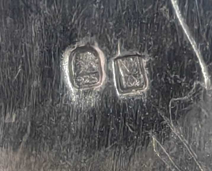 Relógio de Senhora em prata 925 e pedras encrustadas.