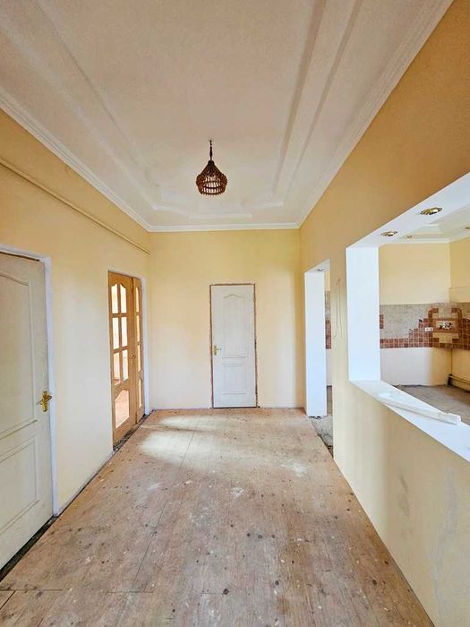 Продається добротний цегляний будинок з гаражем в м.Стрий...