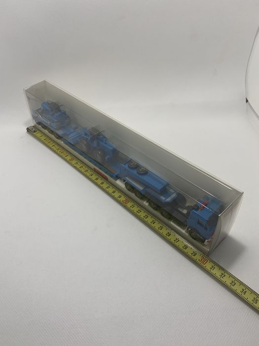 Mercedes com Maquinas Wiking 1/87