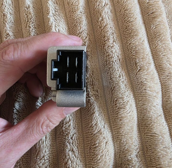 Реле зарядки Yamaha 
Suzuki
Yamaha.. нове