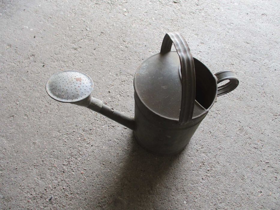 Sprawna konewka retro,