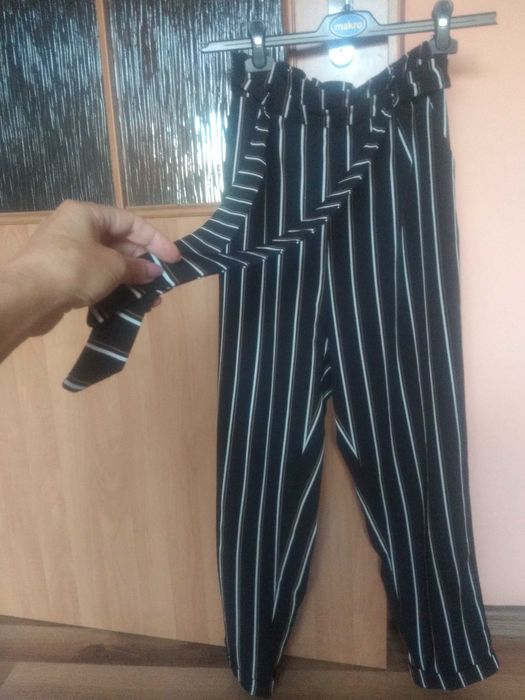 Spodnie damskie lekkie Pull & Bear r.S