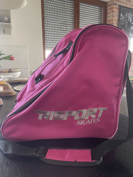 biale łyżwy figurowe jofa z torbą sportową oraz ochraniaczami