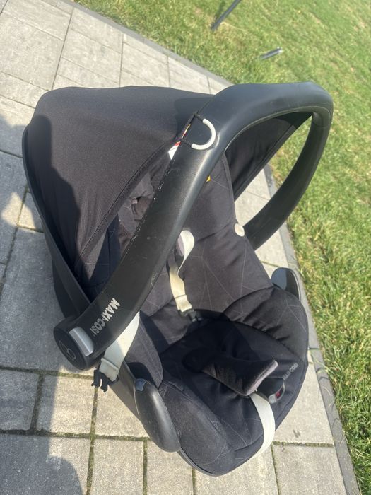 Maxi cosi pebble plus z bazą, czarny