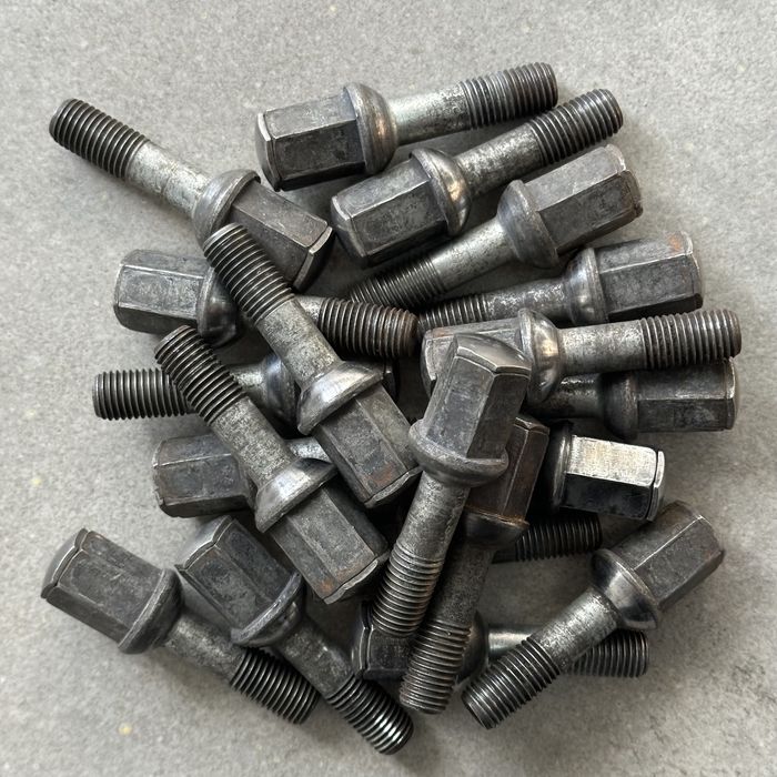 Болти колісні Mercedes та AMG w123 w126 w116 R107 w124 w201 190 w210
