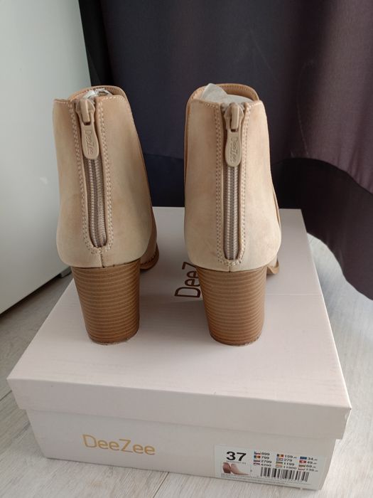Botki zamszowe DeeZee beż r. 37