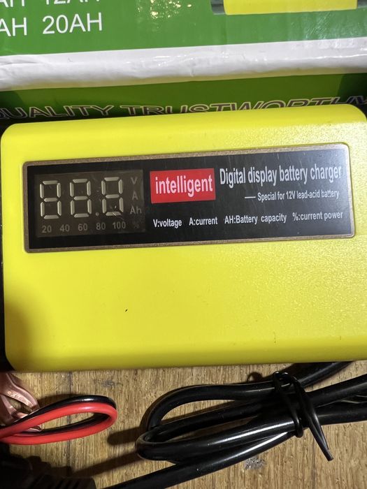 Carregador de Bateria Inteligente 12V 2A - Ecrã Digital LCD - NOVO