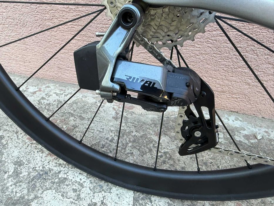 Rower szosowy Ridley Helium SLX Disc, koła carbon, Sram Rival eTap