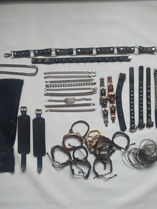 Браслети з шипами різної сталі