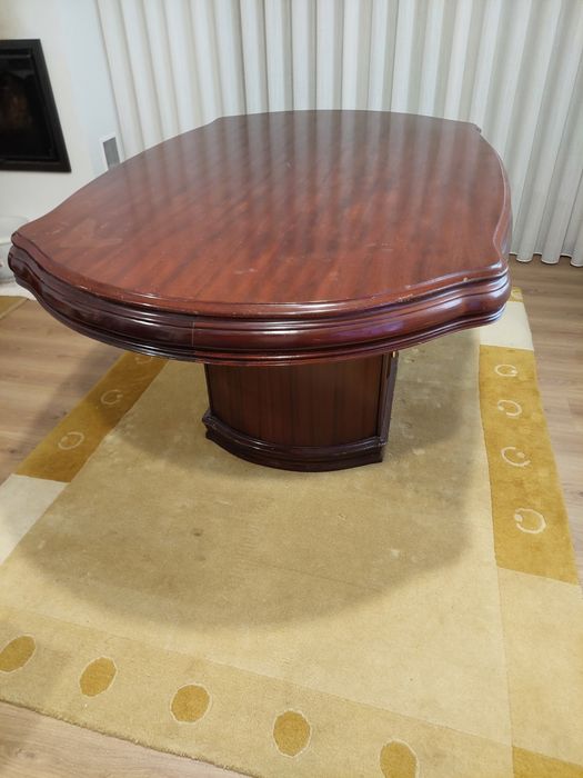 Mesa de jantar mogno