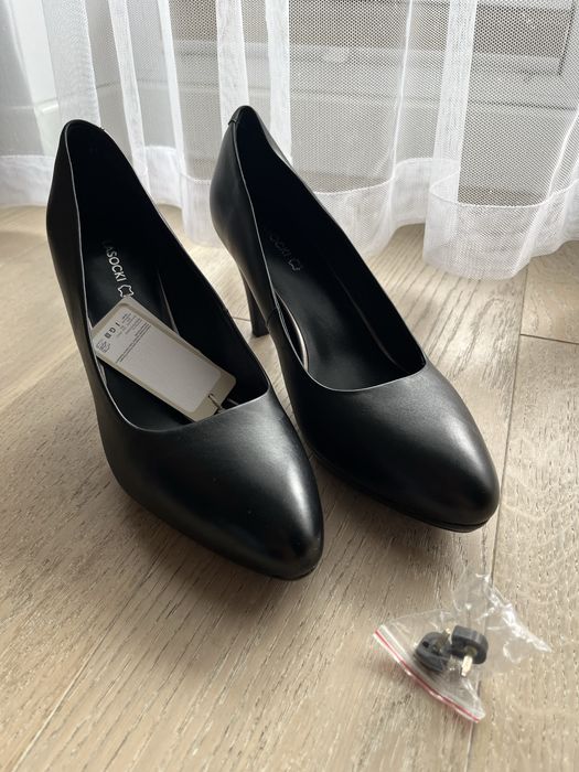 Nowe skórzane szpilki Lasocki czarne rozm. 41
