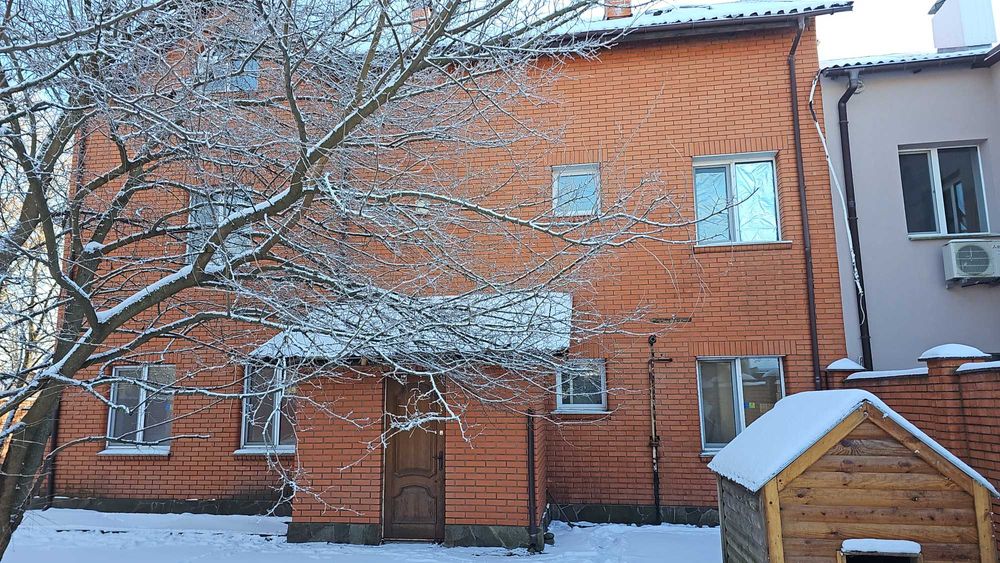 Будинок в затишному селі, є-Якість, є-хороші умови, є-всі комунікації