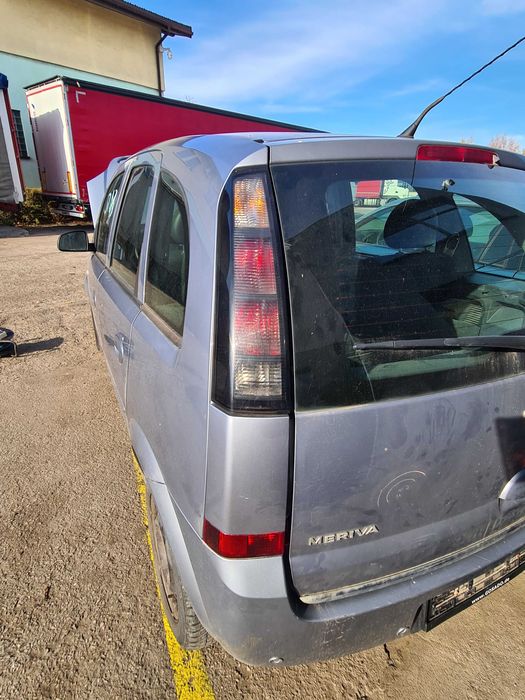 lampa tył tylna ciemna Opel Meriva A Lift
