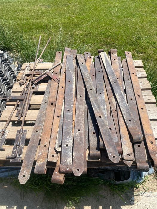 Zawiasy do drzwi drewnianych