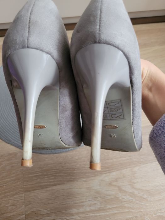 Szpilki zamsz szare Vices 38