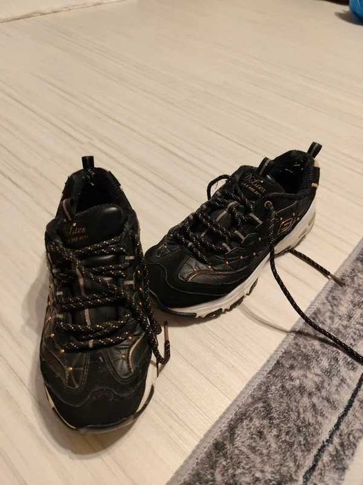 Oryginalne sneakersy D'lites Glamour Feels od Skechers rozm. 37,5.