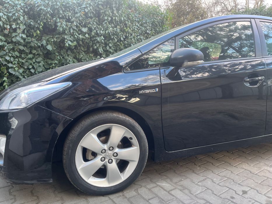 Sprzedam samochód osobowy marki toyota prius  30
