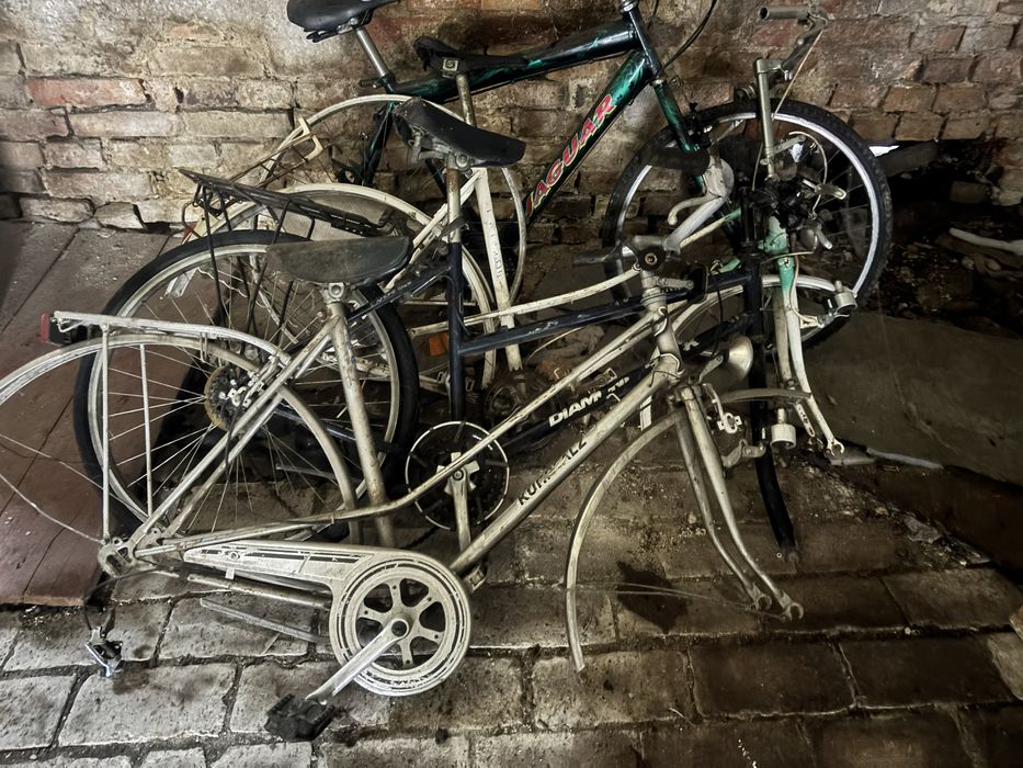 Rowery do naprawy jeden chyba ma przebite kolo
