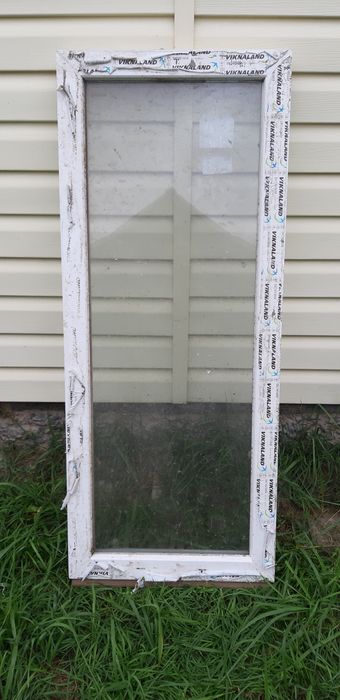 Продам пластикове вікно б/у. Знаходиться в смт Зідьки(м.Зміїв)