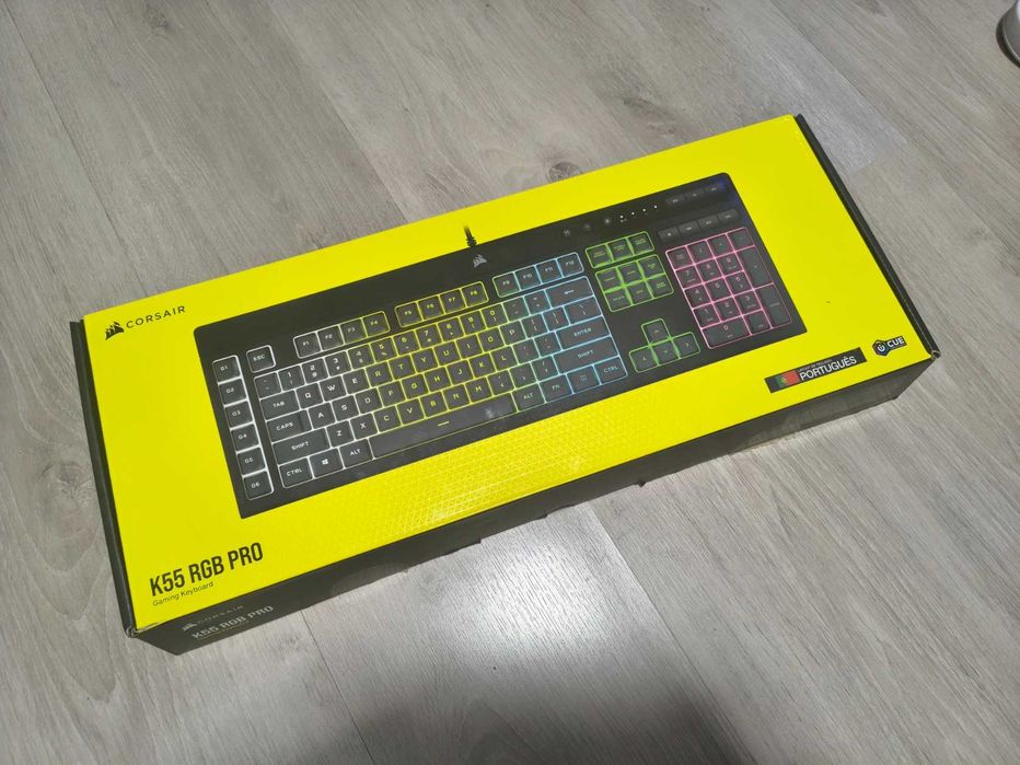 Teclado Gaming Corsair K55 RGB PRO - Layout Português (PT) - Como Novo
